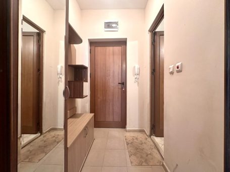 ID 999 entrance hall