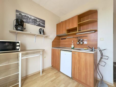 ID 823 Kitchen area