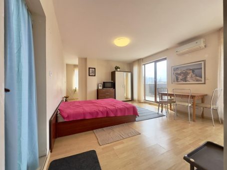 ID 823 studio apartment