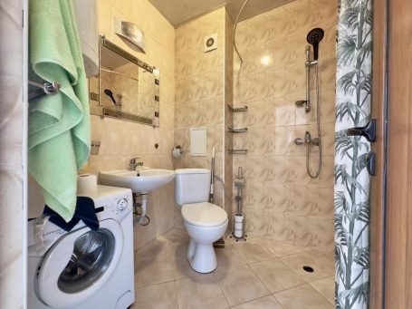 ID 823 bathroom