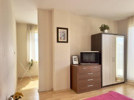 ID 823 wardrobe, dresser