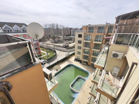 ID 820 pool