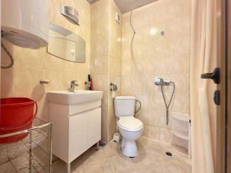 ID 820 bathroom