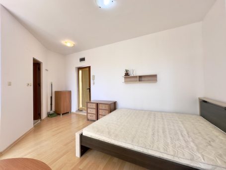 ID 820 Bed, bedside tables