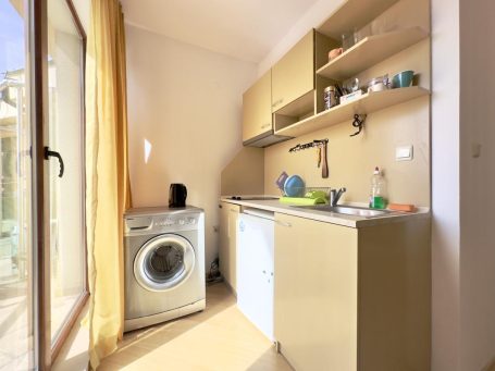 ID 820 Kitchen area