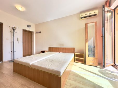 ID 818 Bed in studio
