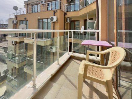 ID 818 Balcony view