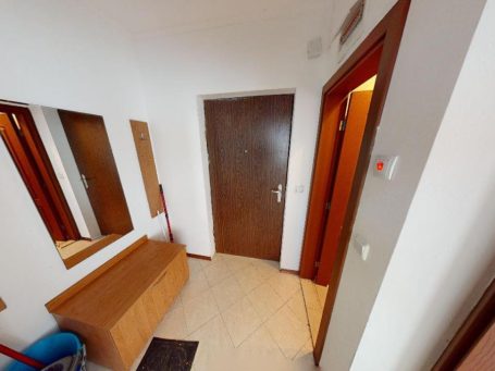 ID 846 entrance hall