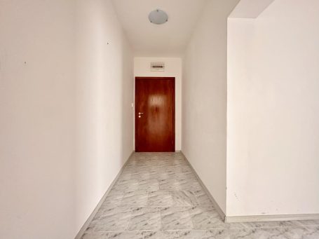 ID 977 entrance hall