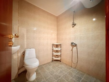 ID 977 bathroom with shower
