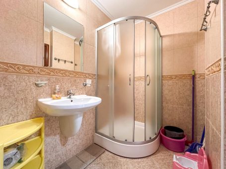 ID 852 bathroom