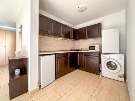 ID 852 kitchen area