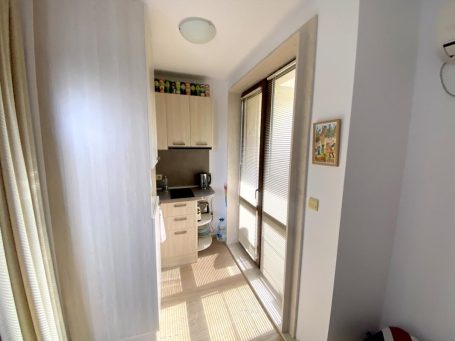 ID 834 kitchen area