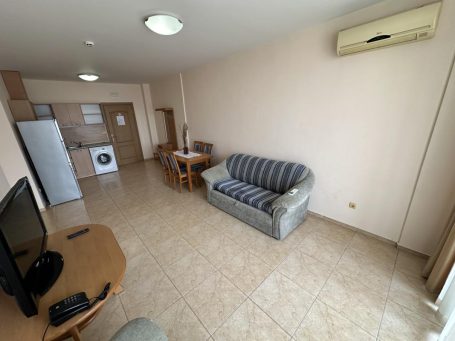 ID 816 Living room with upholstered furniture