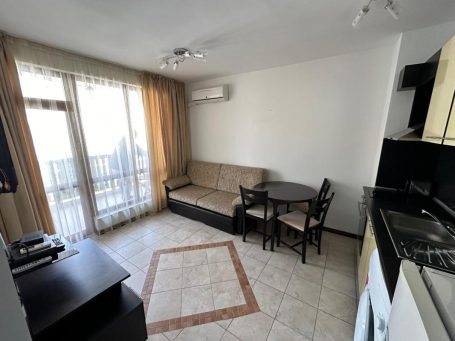 ID 819 Living room with upholstered furniture