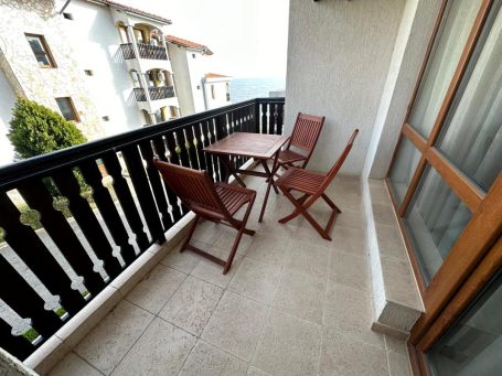 ID 819 terrace