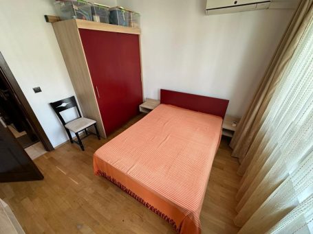 ID 819 bed in a bedroom