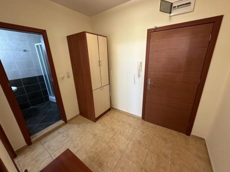 ID 822 entrance hall