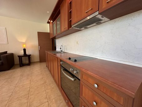 ID 822 kitchen area