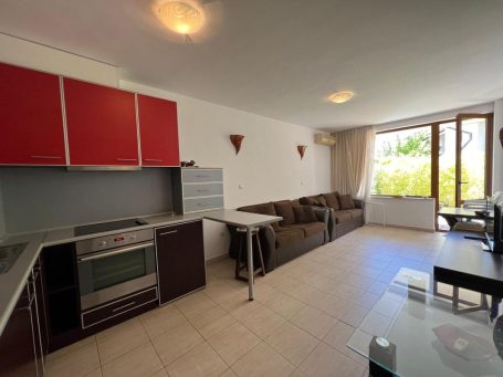 ID 749 Kitchen, sofa in living room