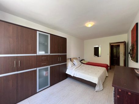 ID 749 wardrobe, bed