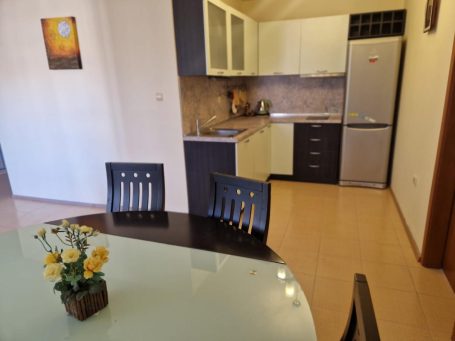 ID 769 Kitchen with dining table
