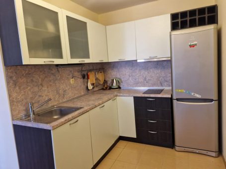 ID 769 Kitchen with refrigerator
