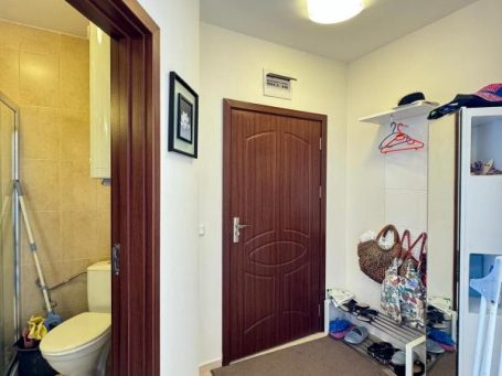 ID 832 entrance hall