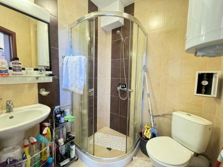 ID 832 bathroom