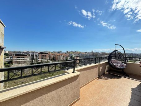 ID 832 terrace