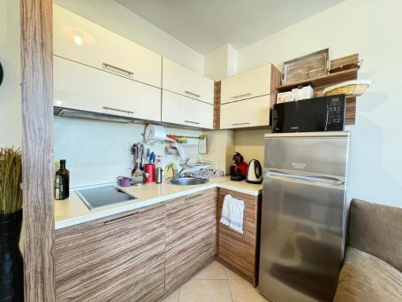 ID 832 Kitchen area