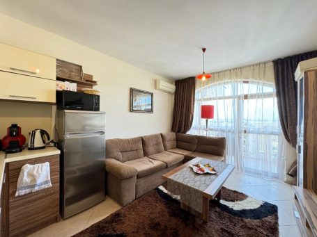 ID 832 lounge area