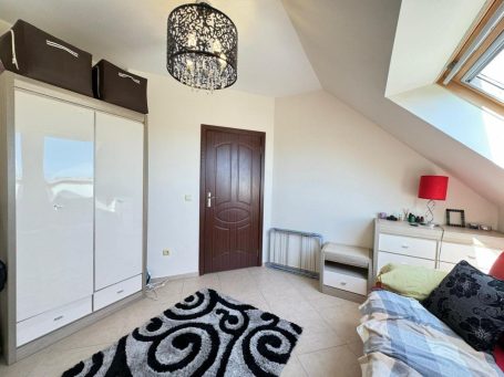 ID 832 Bedroom furniture