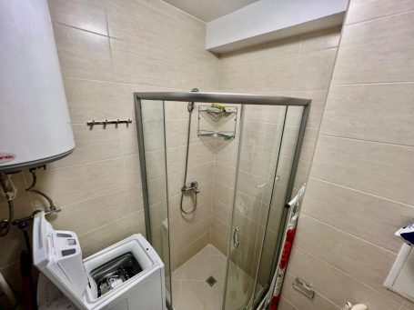 ID 996 Bathroom with shower