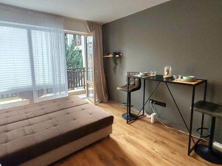 ID 1133 Bed, table, chairs