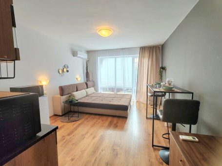 ID 1133 Studio in "Royal Palm" complex