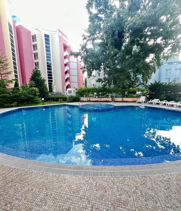 ID 745 View of the complex and the pool