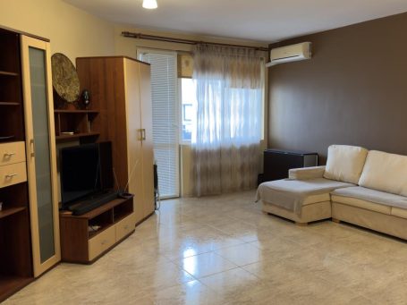 ID 771 furnished living room