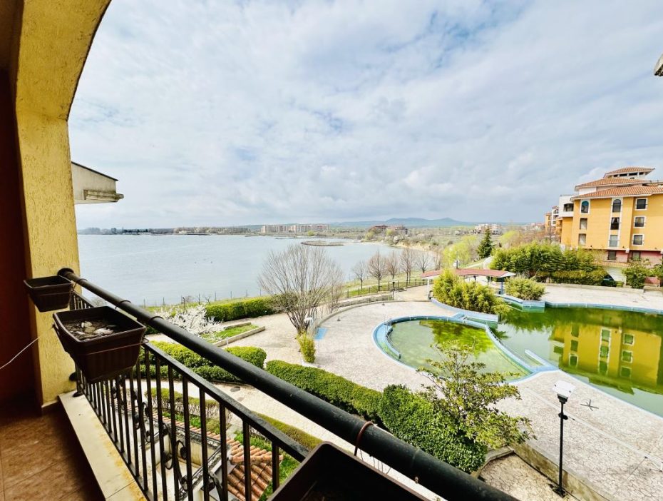 ID 840 sea and pool view