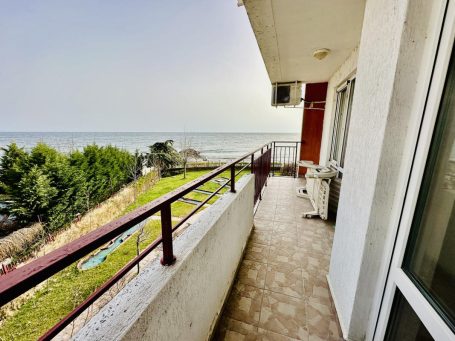 ID 841 terrace with sea view