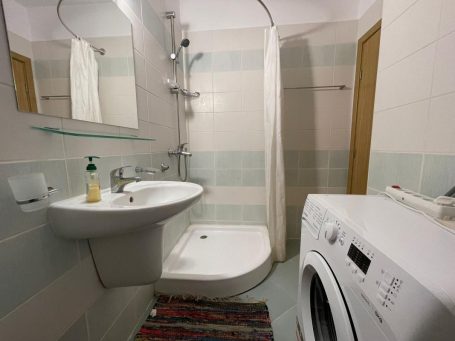 ID 829 bathroom with washing machine