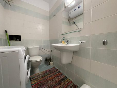 ID 829 bathroom