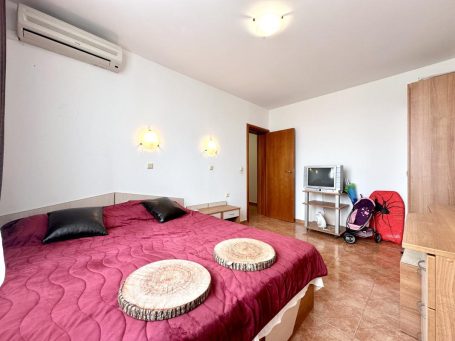 ID 1002 large bedroom