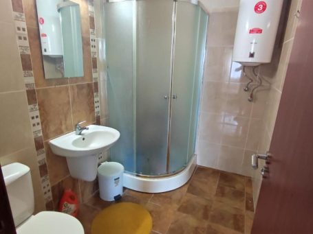 ID 580 bathroom with shower