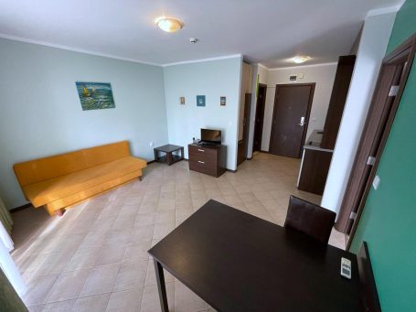 ID 830 lounge area