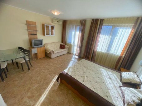 ID 825 bed, table
