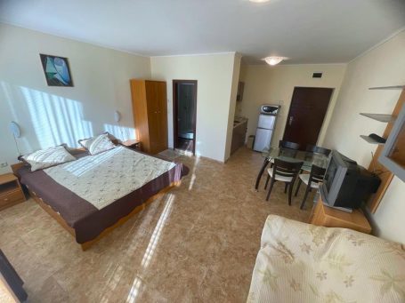 ID 825 lounge area