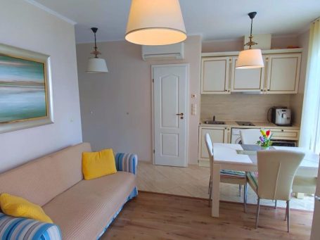 ID 815 Living room