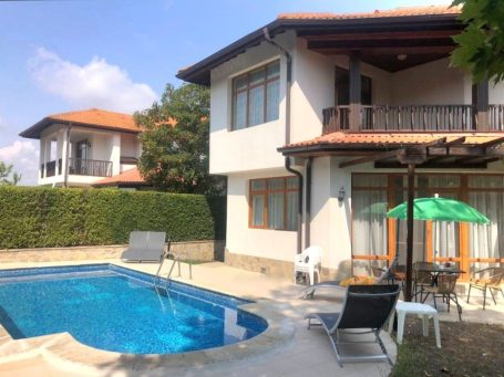 ID 817 Villa with private pool on site