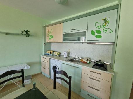 ID 843 kitchen area